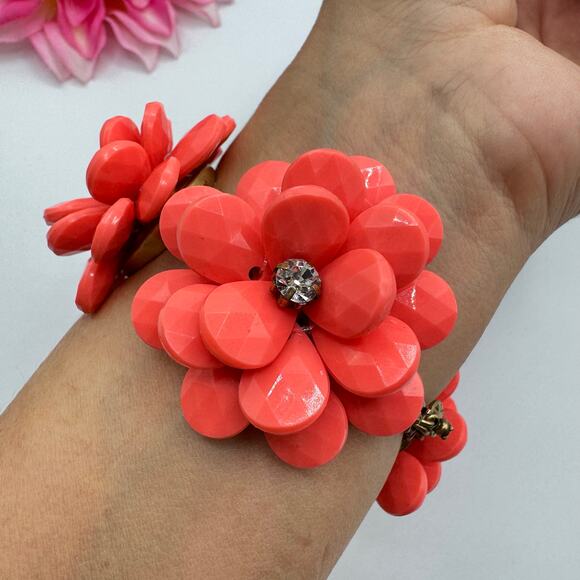 J. Crew Salmon Color Chunky Flower Bracelet Statement Signed Rhinestone Brass - Picture 7 of 13